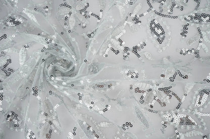 Image avec tissu en dentelle | tulle brodé de sequins 160 g/m² - argenté – disponible chez Šarlotes audumi