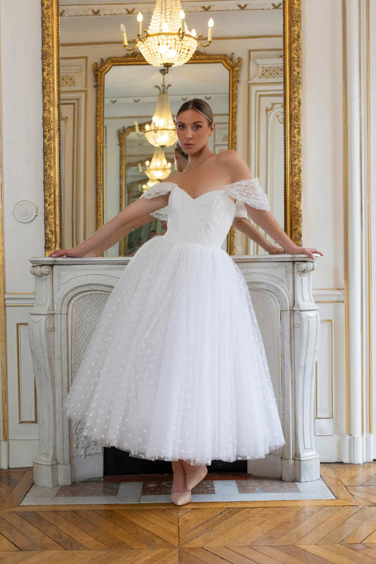 Image de tulle doux à pois blanc 40 g/m² – disponible chez Šarlotes audumi