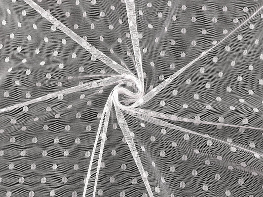Image de tulle doux à pois blanc 40 g/m² – disponible chez Šarlotes audumi