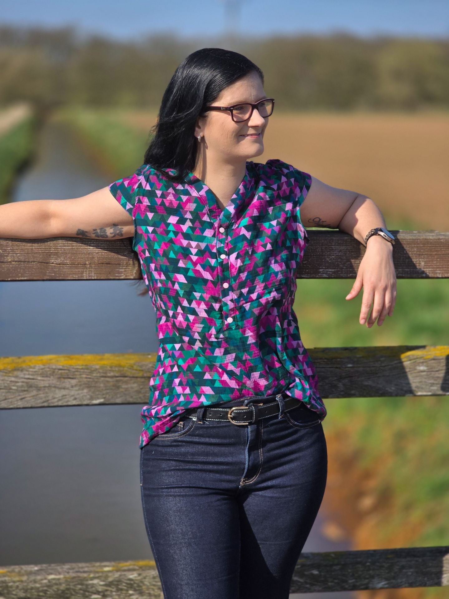 Attēls ar Muslīns - krāsaini trijstūri 130 g/m² – pieejams Šarlotes audumi