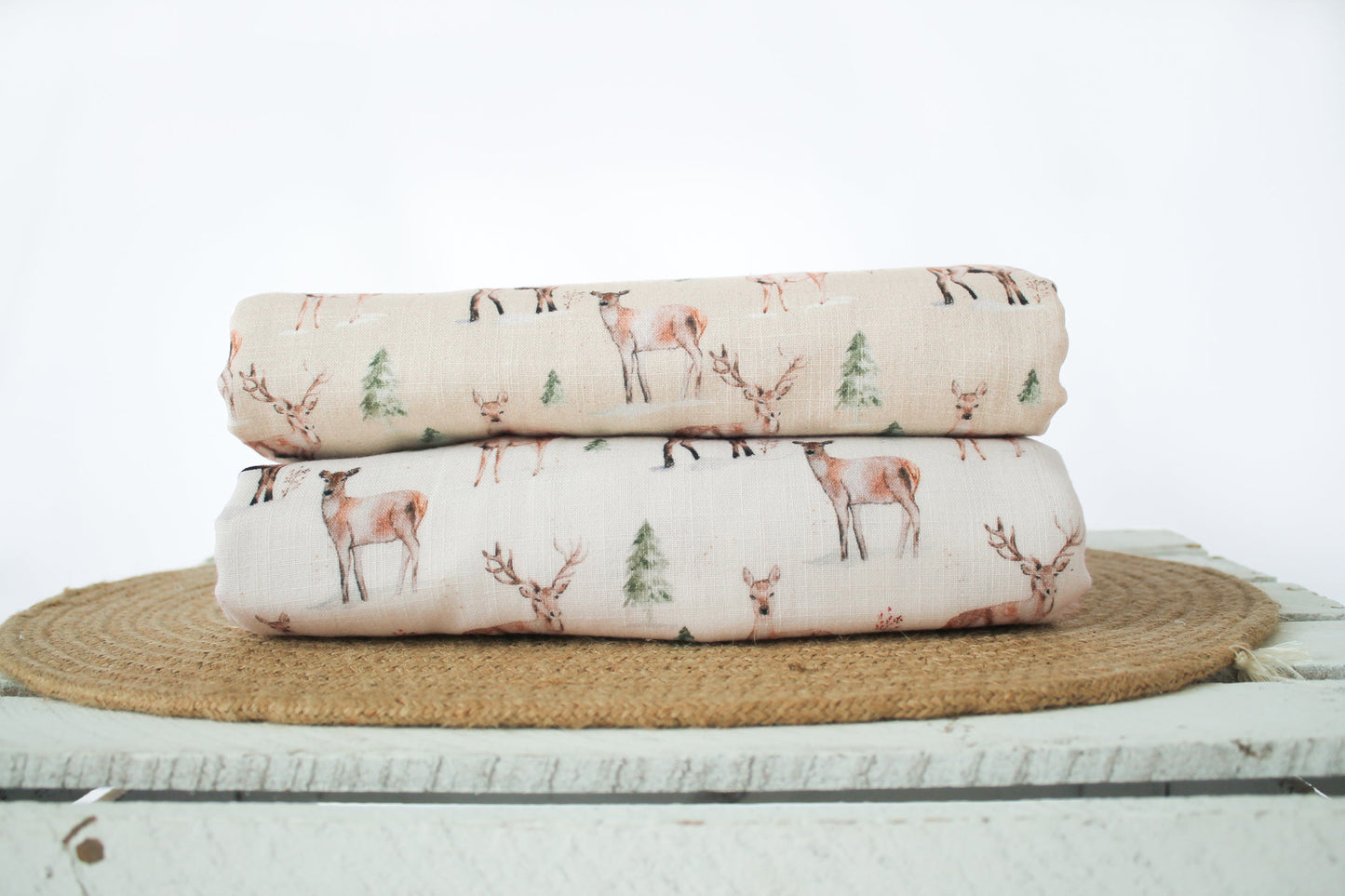 Attēls ar Muslīns - stirniņa ar egli 130 g/m² – pieejams Šarlotes audumi