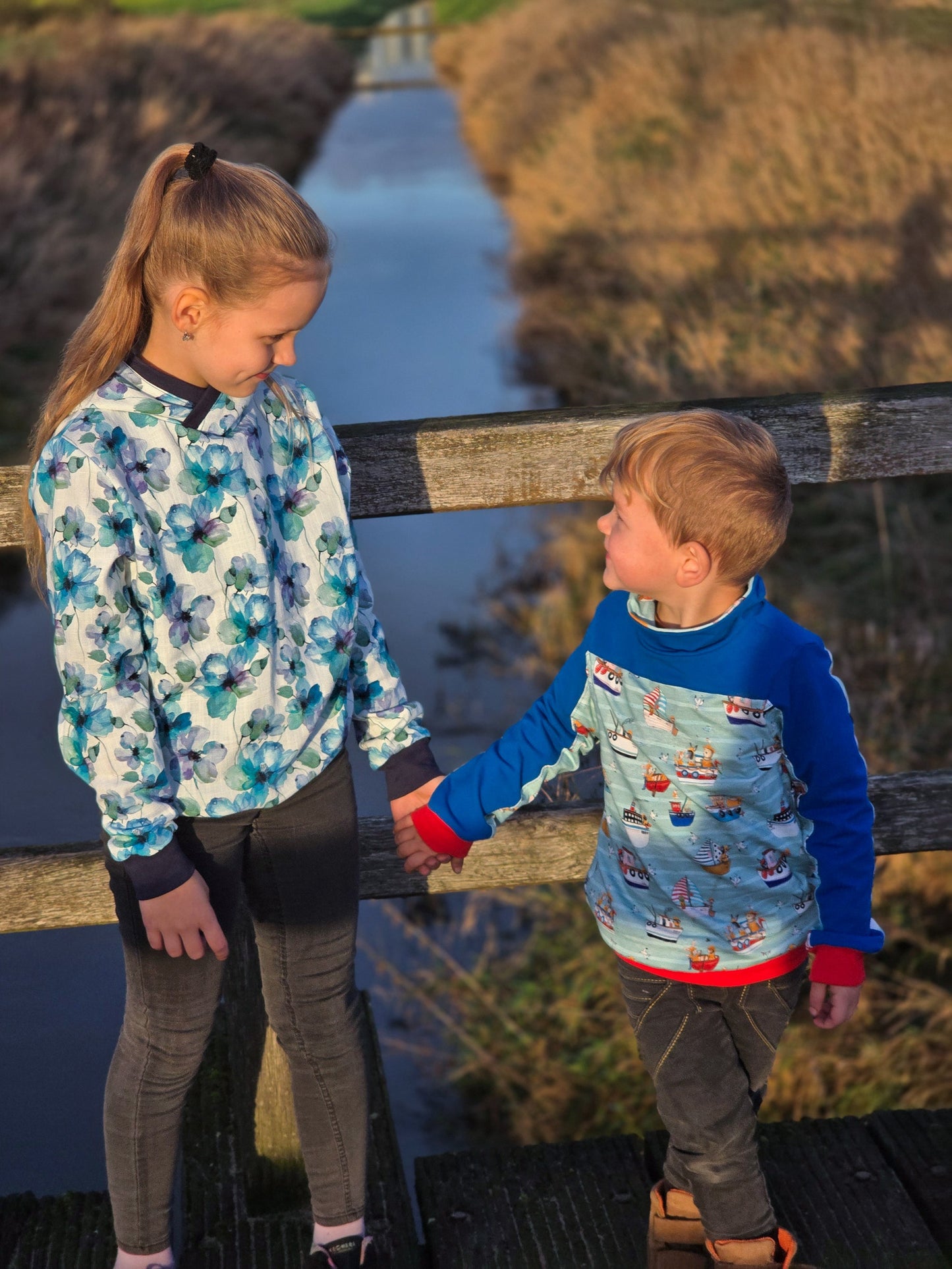 Attēls ar Muslīns - zili ziedi 130 g/m² – pieejams Šarlotes audumi