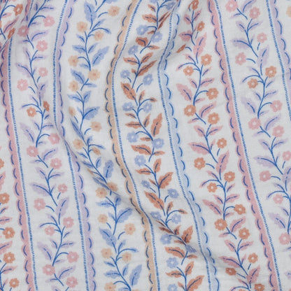 Image de muslin - motif bleu à lignes et feuilles 120 g/m² – disponible chez Šarlotes audumi