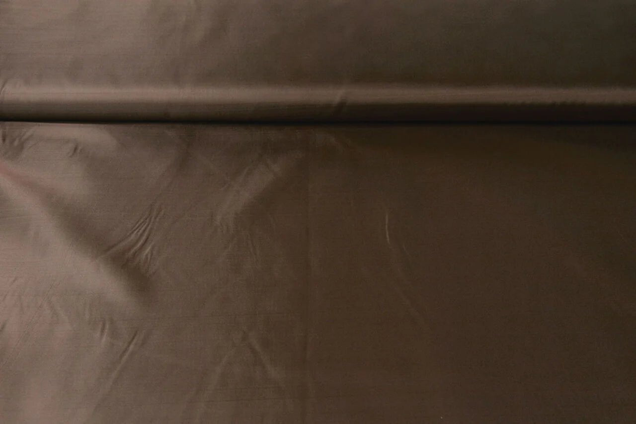 Attēls ar Oderes audums - brūnas 55 g/m² – pieejams Šarlotes audumi