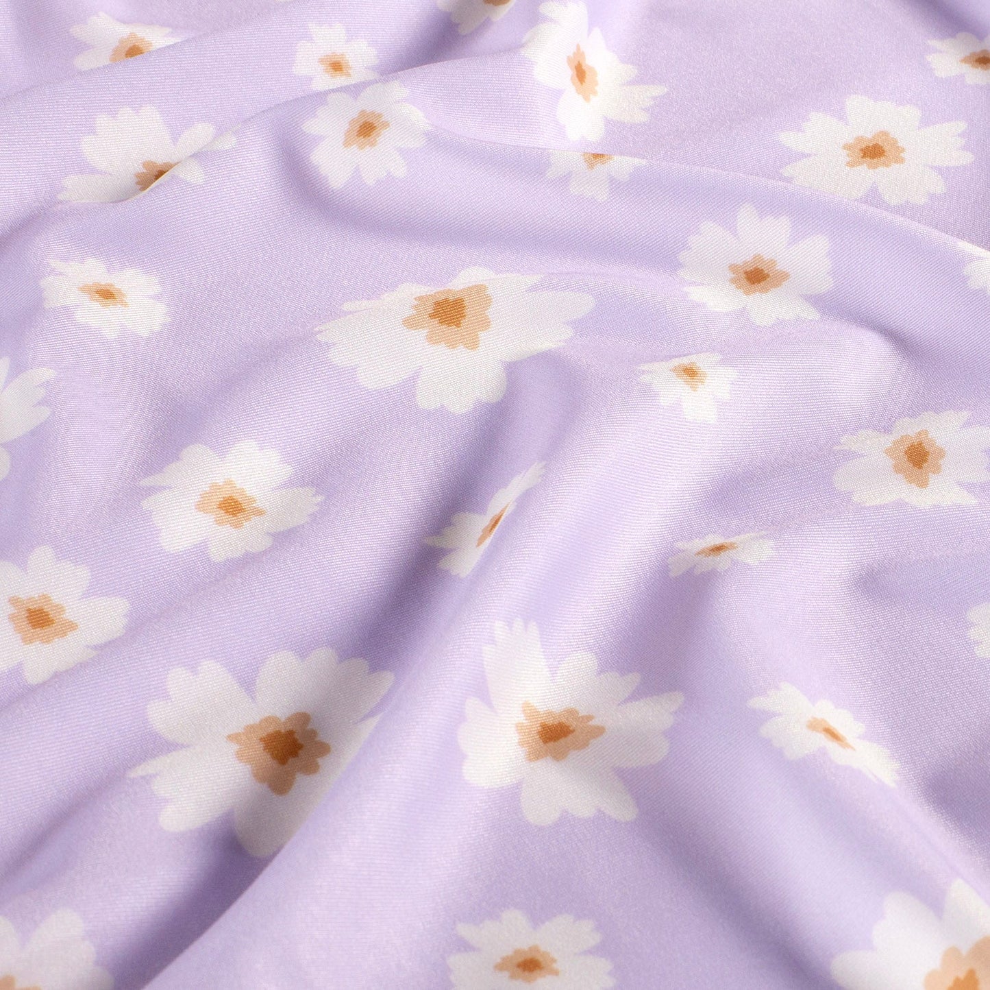 Tissu de maillot de bain en lycra avec protection UPF50 – fleurs sur lilas 200 g/m² – disponible chez Šarlotes audumi