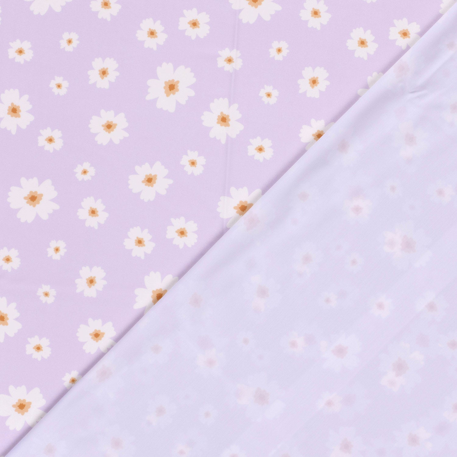 Attache avec tissu de maillot de bain en lycra avec protection UPF50 – fleurs sur lilas 200 g/m² – disponible chez Šarlotes audumi