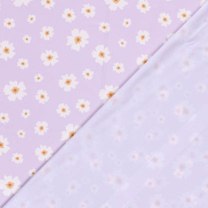 Attache avec tissu de maillot de bain en lycra avec protection UPF50 – fleurs sur lilas 200 g/m² – disponible chez Šarlotes audumi