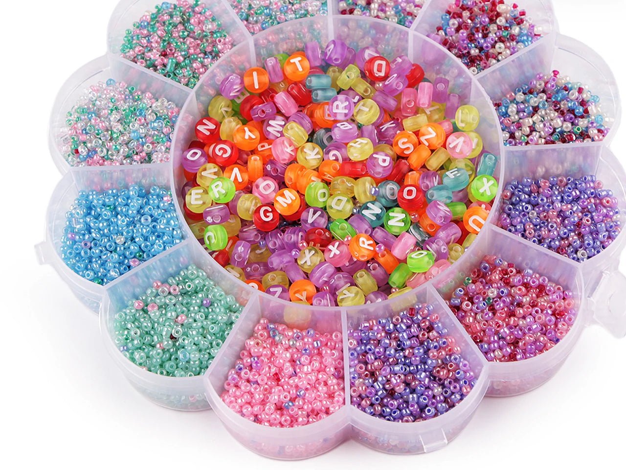 Attēls ar Pērlīšu komplekts puķes formas kastītē ar neilona diegu – pieejams Šarlotes audumi