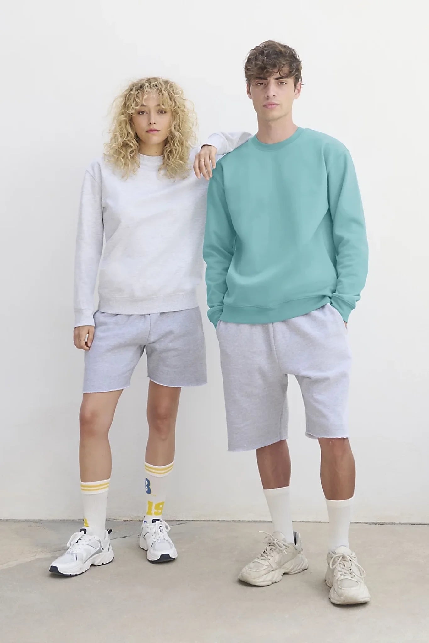Image d’un sweat personnalisé avec votre design – disponible en ligne Šarlotes audumi
