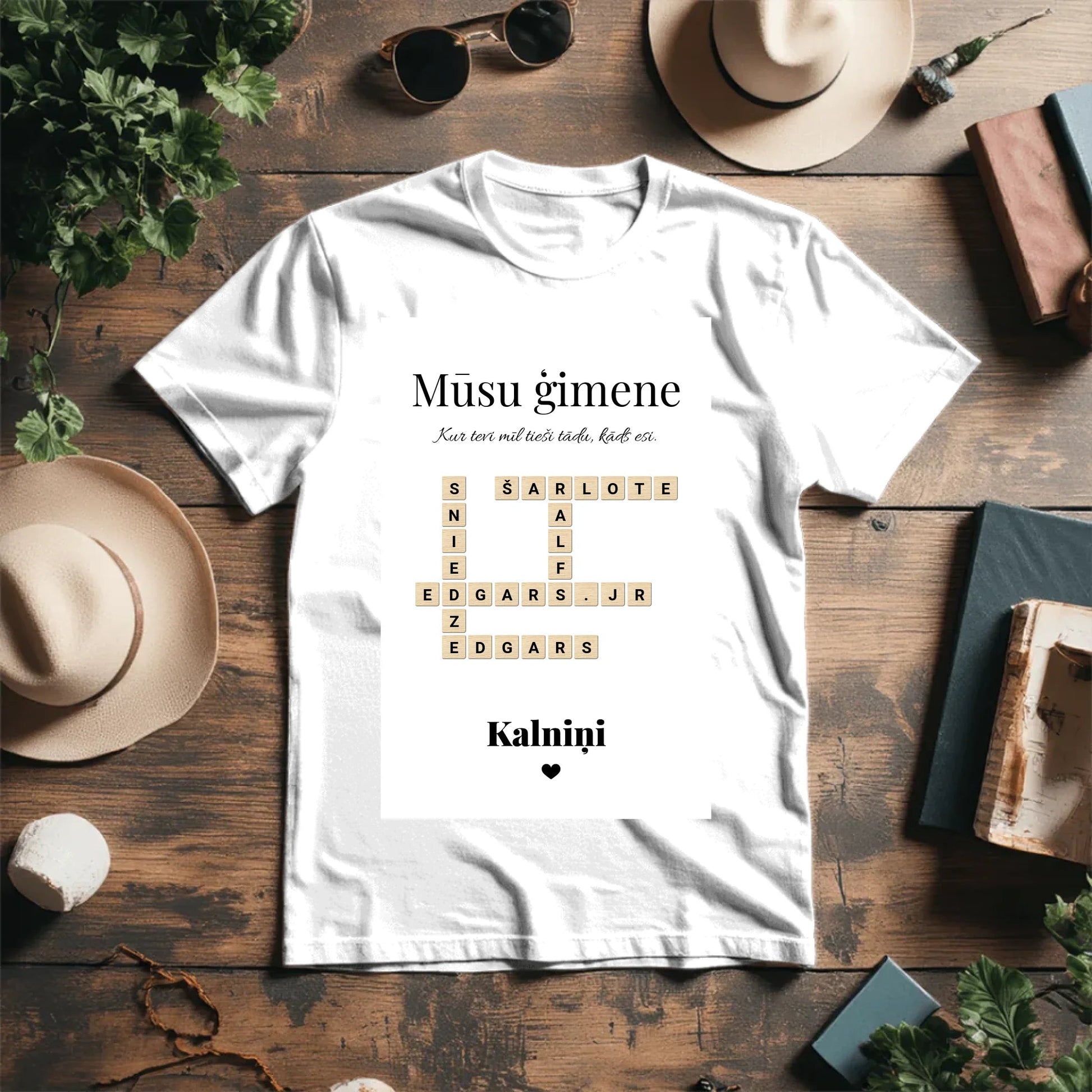 Attēls ar Personalizēts ģimenes T - krekls “Scrabble” stilā – pieejams Šarlotes audumi