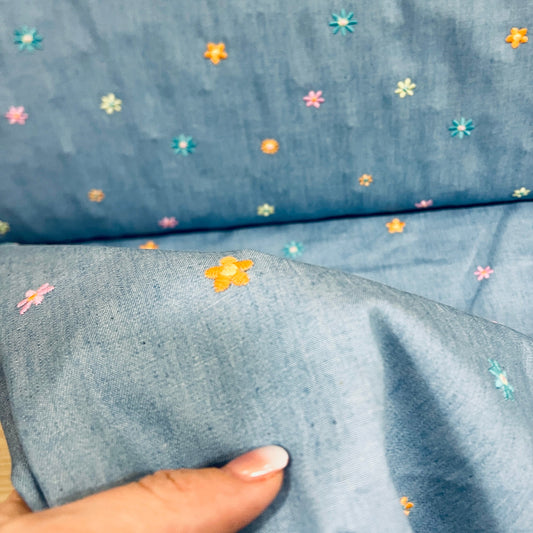 Image of lightweight denim fabric for dresses and shirts with embroidered flowers 135 g/m² – available at Šarlotes audumi