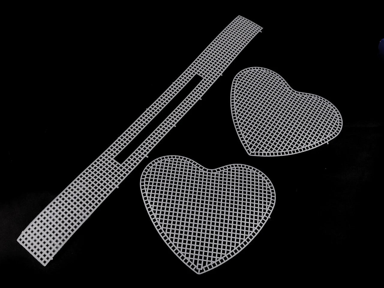 Image d’une toile plastique pour pochette en forme de cœur – disponible chez Charlotte Tissus