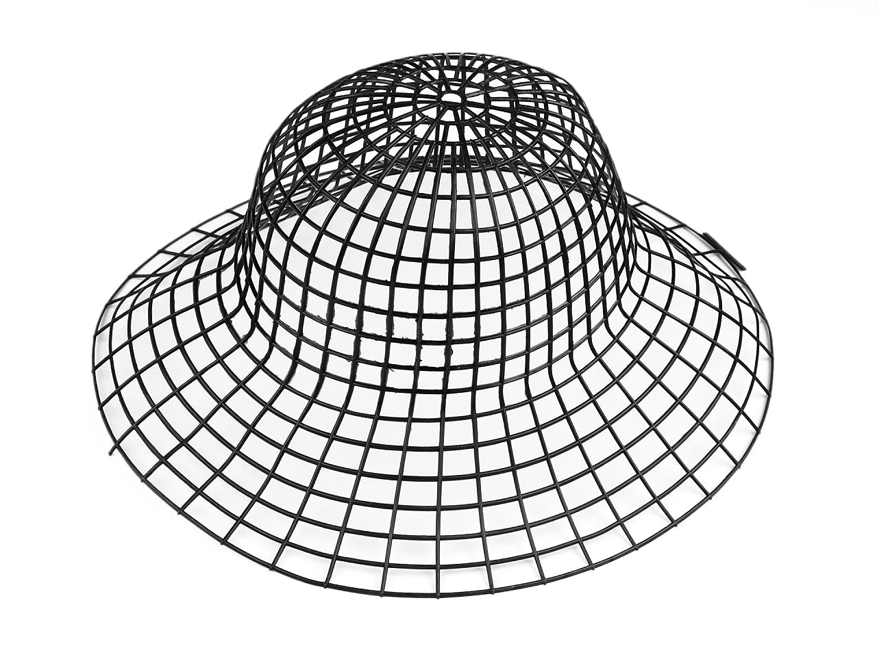 Image d’une base en plastique pour fabriquer des chapeaux – disponible chez Šarlotes audumi
