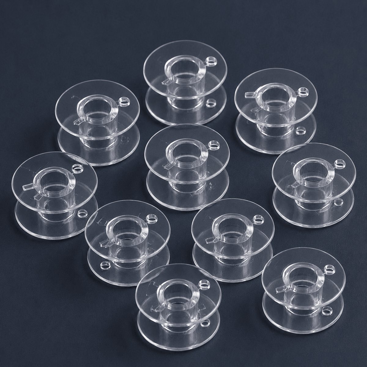 Bild mit Kunststoffspule, flach, für Nähmaschinen, Ø 20,4 mm – Set mit 10 Stk. – online erhältlich bei Šarlotes audumi
