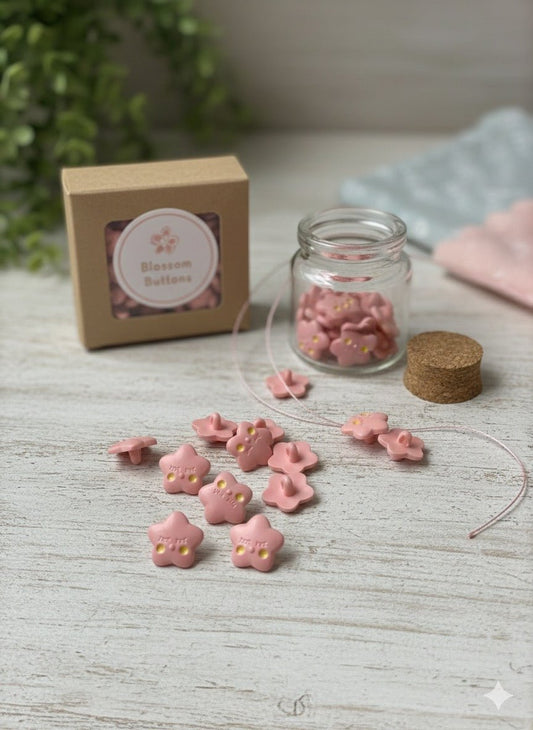 Attēls ar Pogas uz kājiņas 15 mm - rozā zvaigznīte – pieejams Šarlotes audumi