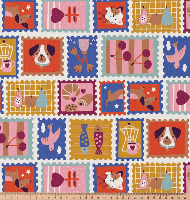 Bild mit Premium-Stoff aus 100 % Baumwolle – Retro-Briefmarken, online erhältlich bei Šarlotes audumi