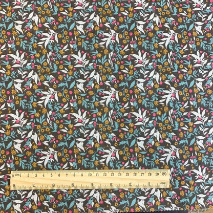 Tissu premium 100 % coton - motif discret sur fond marron foncé 115 g/m²