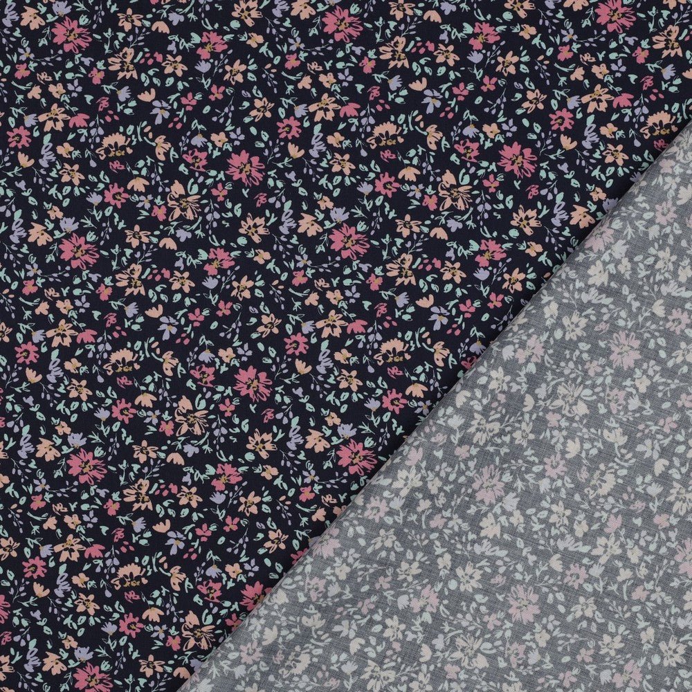 Attēls ar Premium 100% kokvilnas audums - smalki ziediņi uz tumši zila 115 g/m² – pieejams Šarlotes audumi