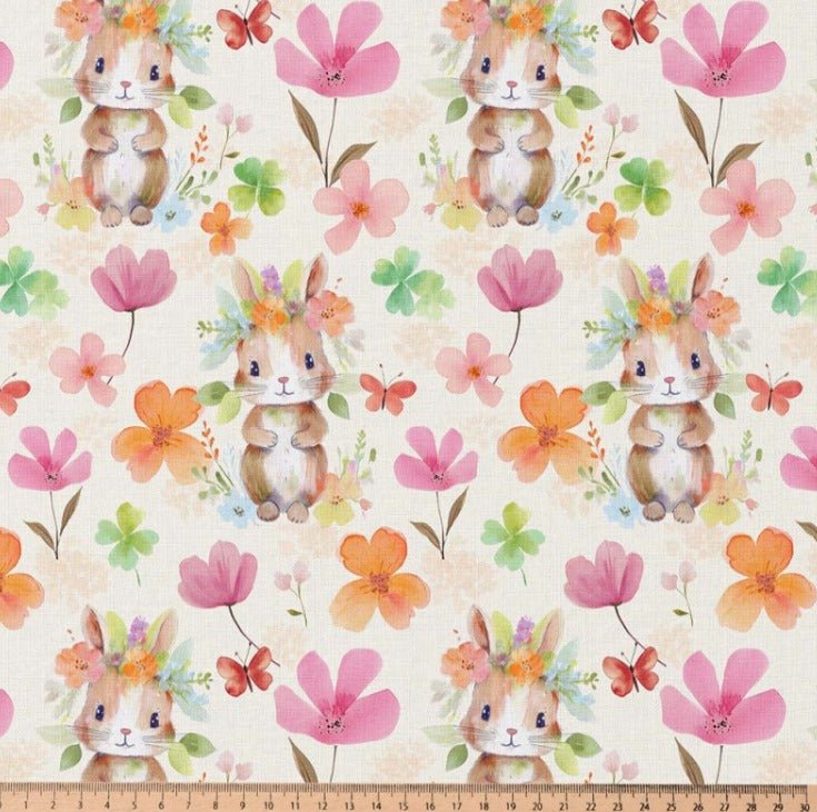 Attēls ar Premium 100% kokvilnas audums - zaķenīte ziedos 115 g/m² – pieejams Šarlotes audumi