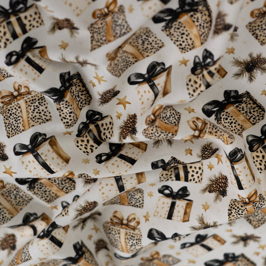 Bild mit Premium-Stoff aus 100 % Baumwolle – Weihnachts-Leoparden-Geschenke – online erhältlich bei Šarlotes audumi