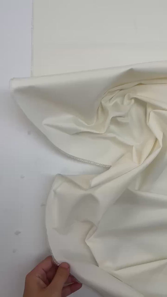 Italian viscose and silk twill fabric – white creamy tone | 89% viscose, 11% silk | 115 g/m² | 158 cm