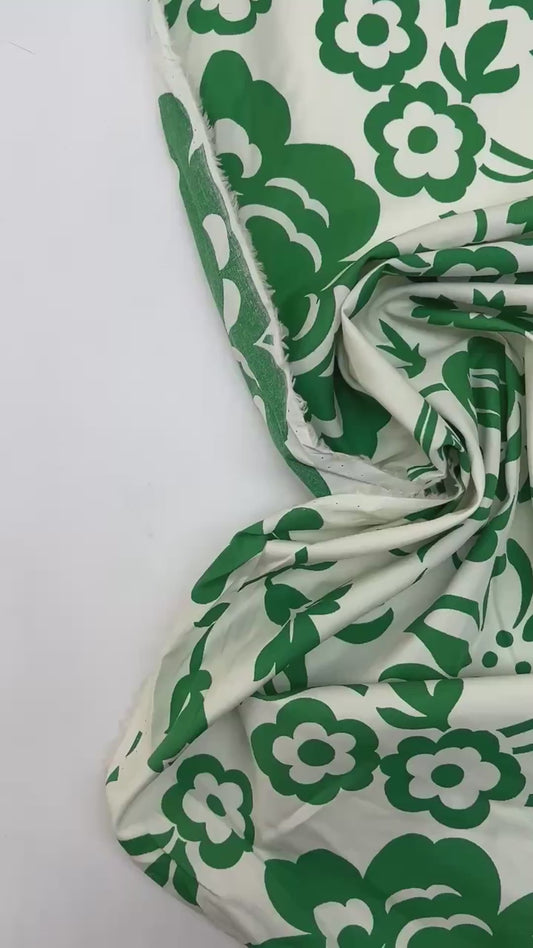 Italian printed cotton fabric for T-shirts – green flowers | 98% cotton, 2% elastane | 115 g/m² | 151 cm