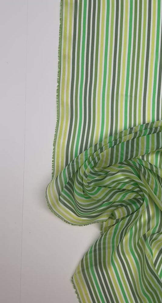 Tissu crêpe 100 % soie d’Italie - rayures vertes 55 g/m²