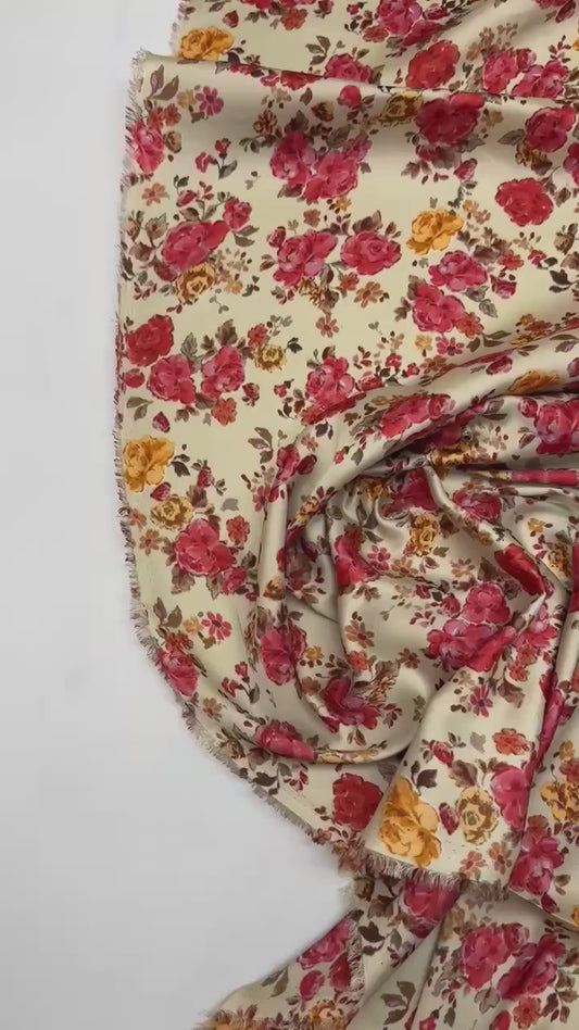 Italain satin fabric with floral pattern | 136 cm | Red-pink tones
