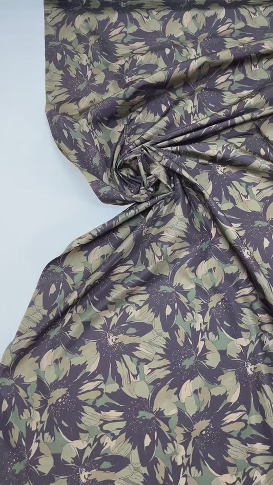 Italienischer Stoff aus Polyamid mit Blumenmuster | 100% Polyamid | 152 cm - letztes Stück 50 cm