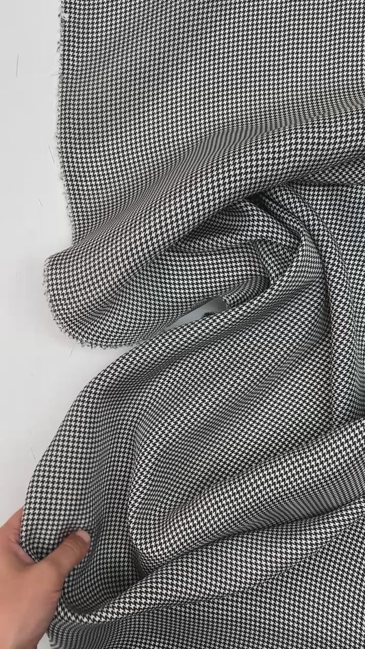 Paskutinis gabaliukas-Italijos suknelių ir palaidinių audinys | 58% šilkas | 42% viskozė-80 cm