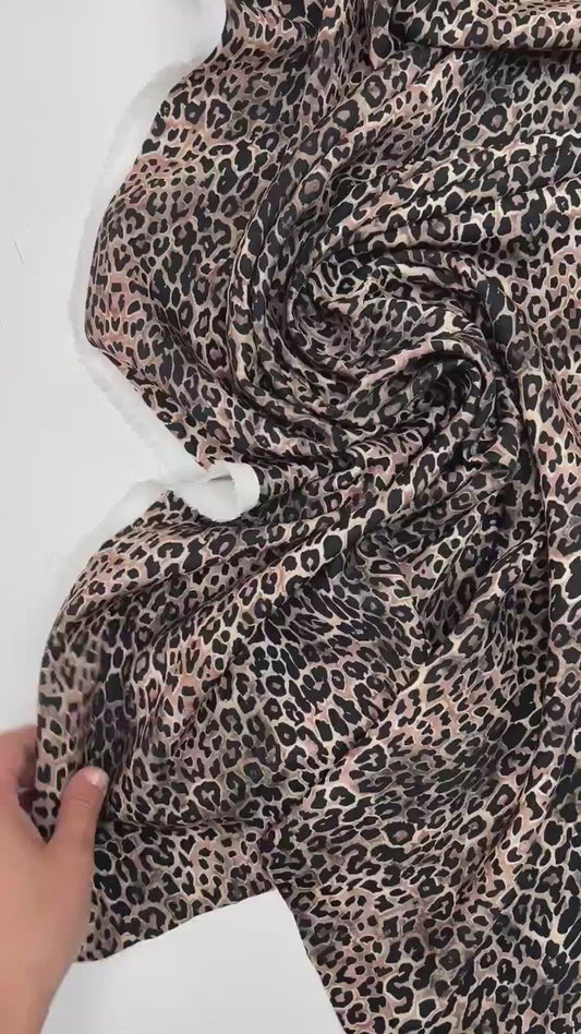 Italain fabric with leopard print | Polyester 98% Elastane 2% | 145 cm