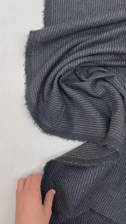 Wollstoff - schwarz mit feinem Streifen 240 g/m²