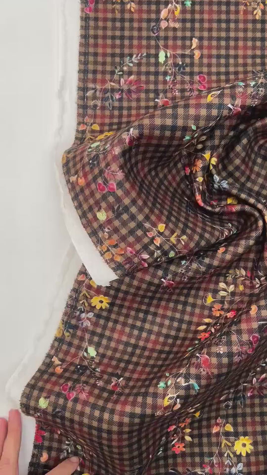 Italian tweed fabric for coats – check pattern with flowers | 50% polyamide, 50% polyester | 480 g/m² | 148 cm