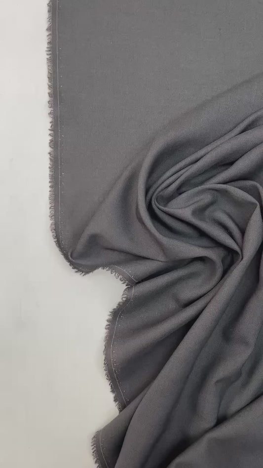 Italialainen 100 % villakangas, harmaa 150 g/m2