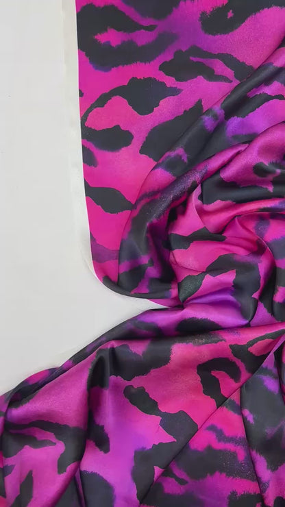 100 % satin de soie à motif sur fond fuchsia 80 g/m²