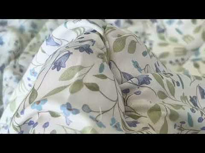 Premium dünner 100% Baumwollstoff - blaue Blumen