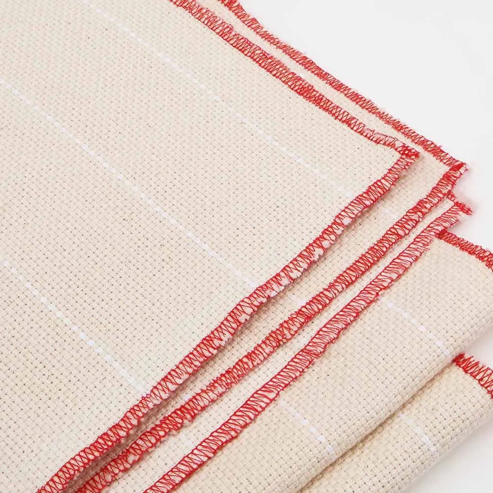 Bild mit Punch-Needle-Stoff Monk’s Cloth – 63x91cm – online erhältlich bei Šarlotes audumi