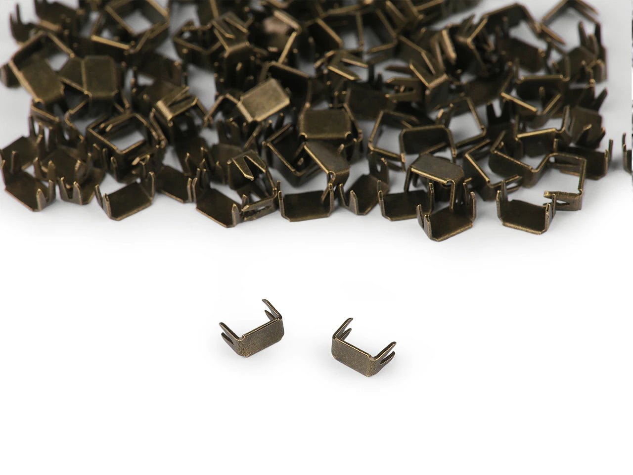 Image d’un arrêt de fin métallique pour fermeture éclair n° 3 – 3 × 5 mm, couleur bronze antique – disponible en ligne chez Tissus de Charlotte