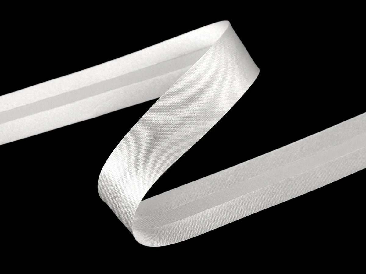 Bild von Satin-Schrägband 20 mm – online erhältlich bei Šarlotes audumi