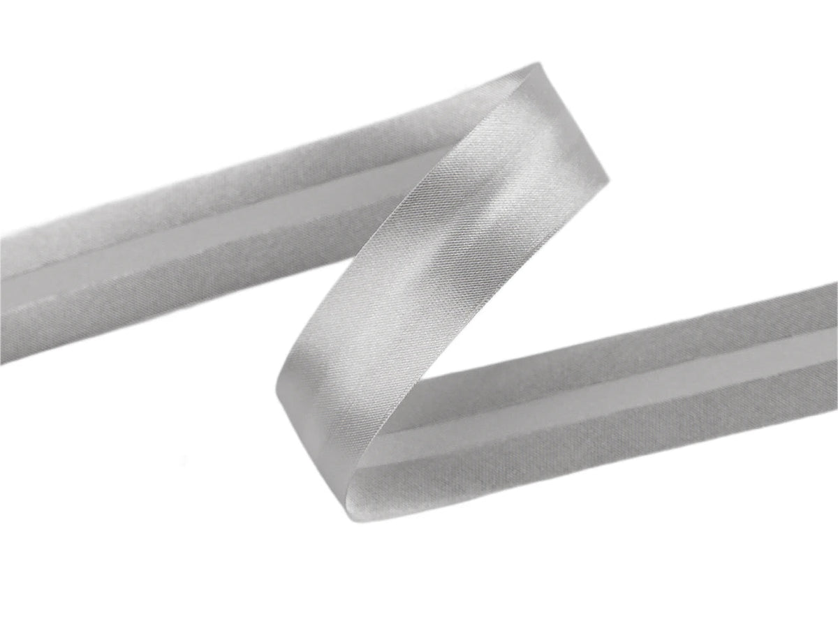 Bild von Satin-Schrägband 20 mm – online erhältlich bei Šarlotes audumi