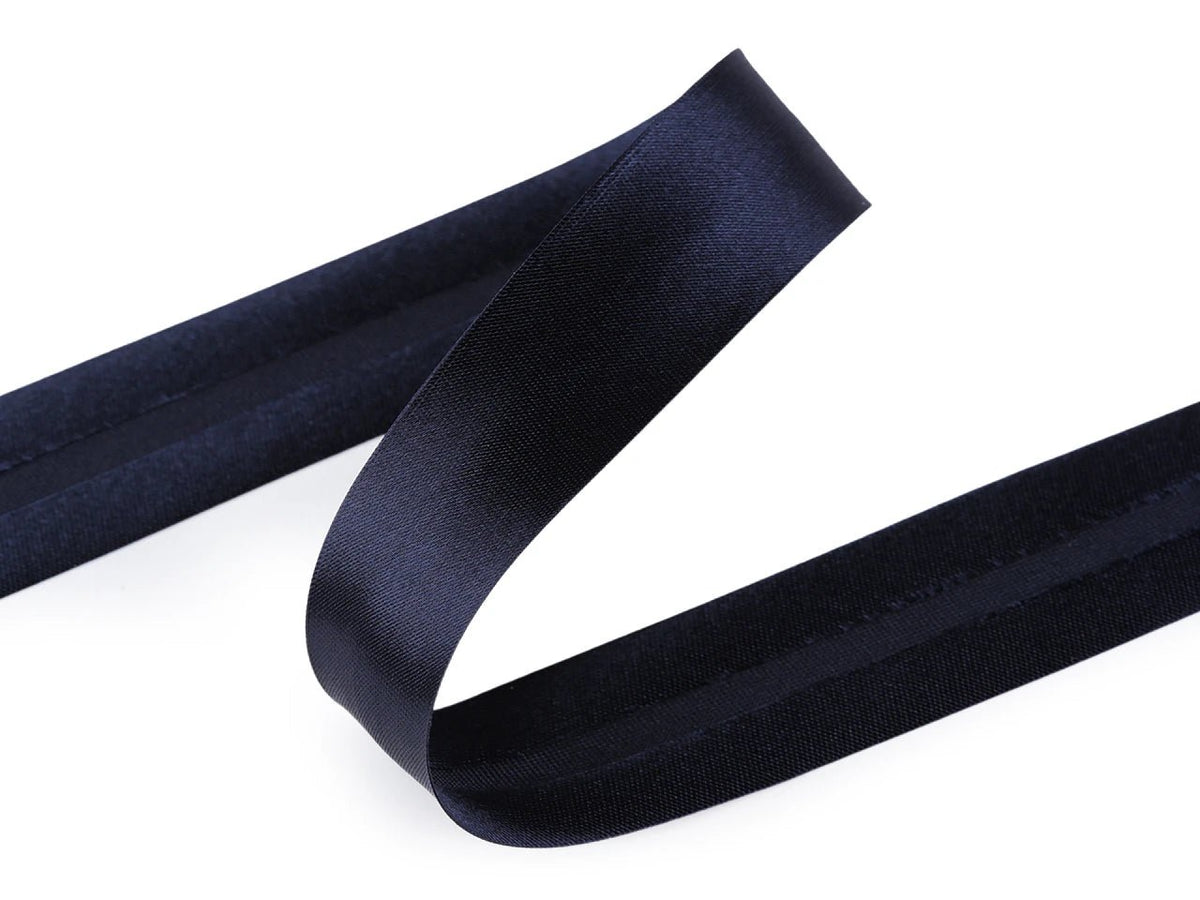 Bild von Satin-Schrägband 20 mm – online erhältlich bei Šarlotes audumi