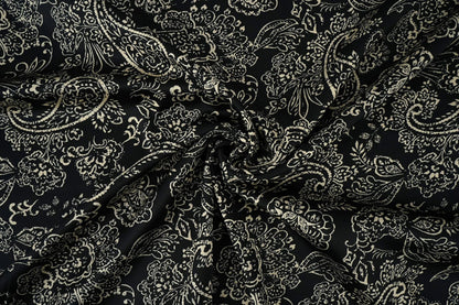 Satin avec élasthanne - motif élégant sur fond noir 80 g/m²