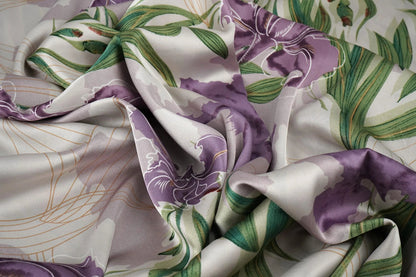 Satin avec élasthanne - orchidées lilas 80 g/m²