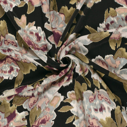 Tissu satin fleuri 110 g/m² – disponible chez Šarlotes audumi