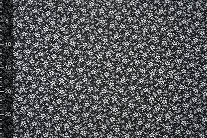 Šifons - balti ziediņu uz melna fona | 150 cm | 65 g/m²