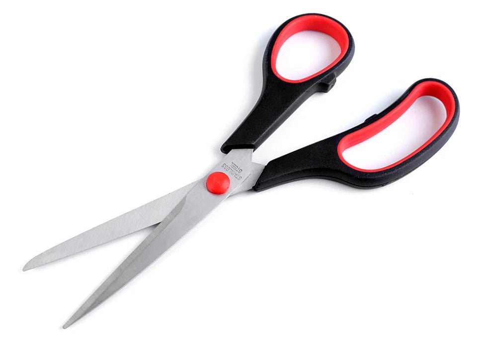 txt
Image avec ✂️ Ciseaux 21 cm (couleurs assorties) – disponible chez Šarlotes audumi