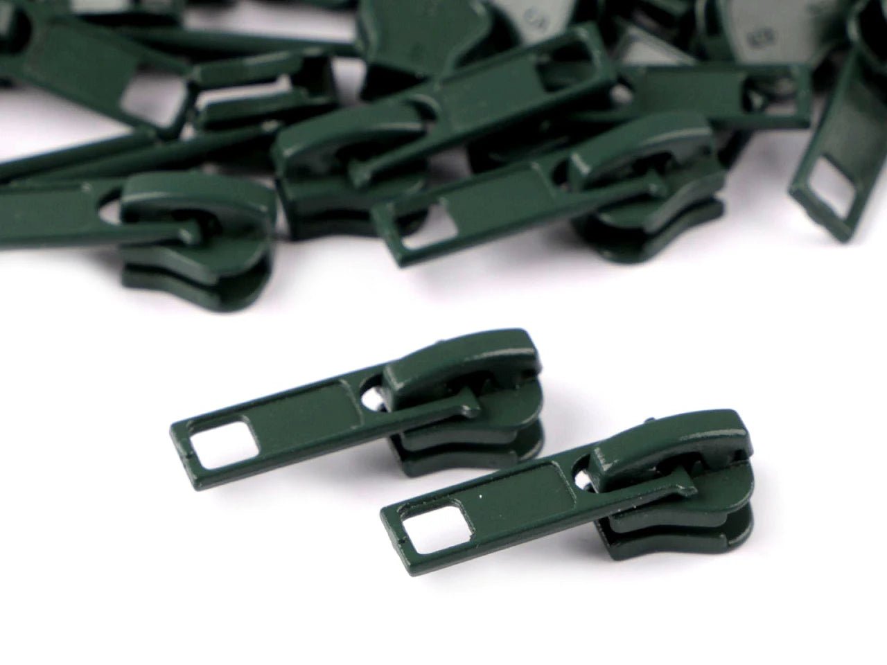 Attēls ar Slīdnis, kuģītis plastmasas rāvējslēdzējam Nr.5|dažādu toņu – pieejams Šarlotes audumi