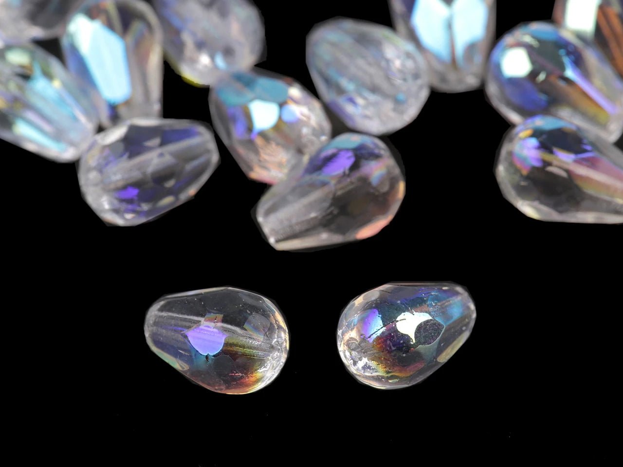 Attēls ar Slīpētas stikla pērlītes piliena formā 7 × 10 mm – pieejams internetā Šarlotes audumi
