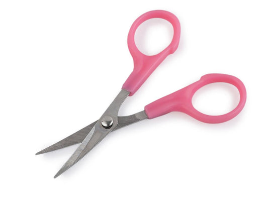 Image avec des ciseaux de broderie fins 11 cm – disponible chez Šarlotes audumi