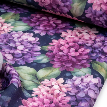 Image de tissu softshell - hortensias 300 g/m² – disponible chez Šarlotes audumi